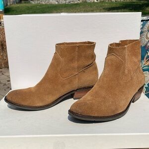 DV by Dolce Vita brown suede bootie 6.5 western
